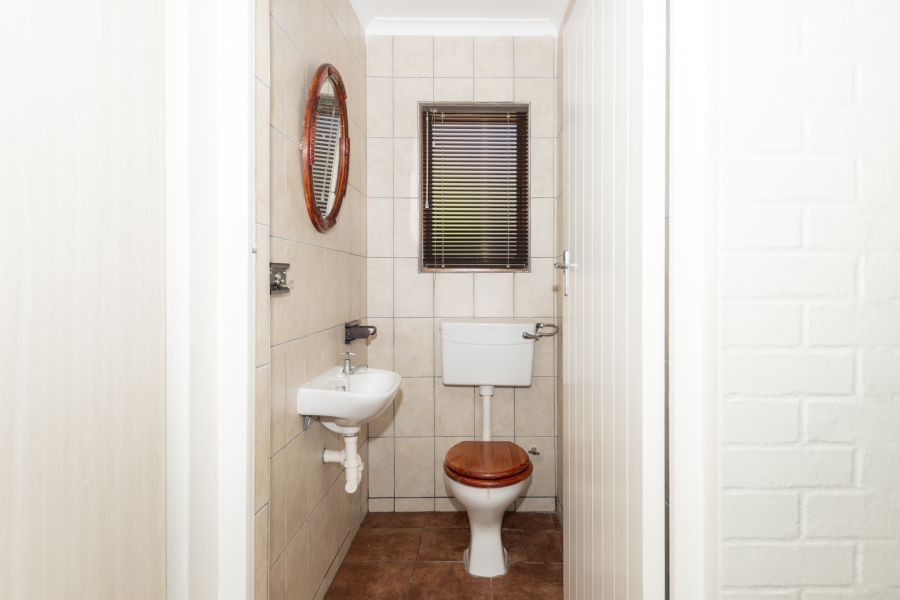 4 Bedroom Property for Sale in Middedorp Western Cape